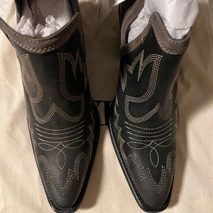 New women leather western boots size 9
